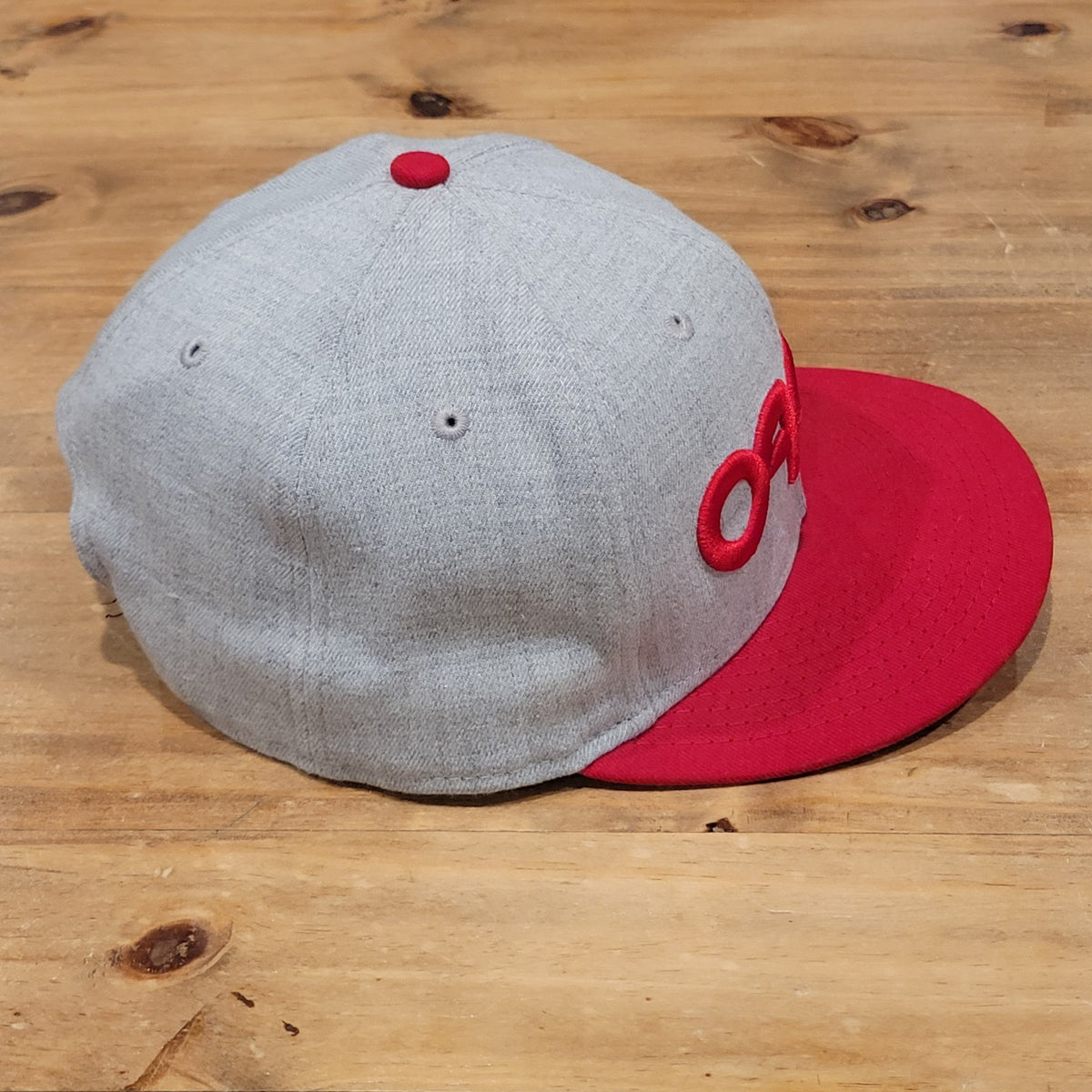 Oakley Hat Cap Snapback Gray Red Spell Out New Era 9Fifty One Size