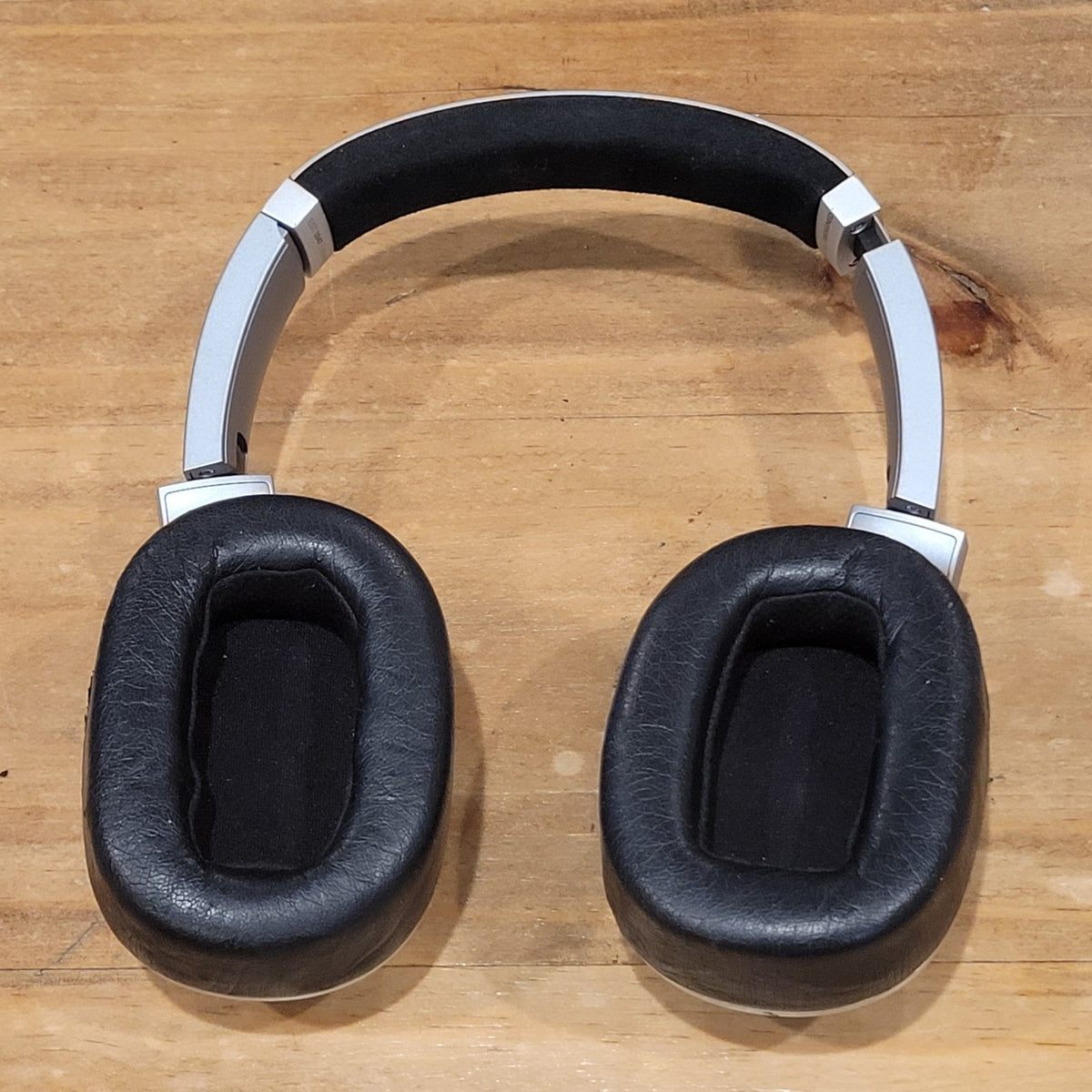 AKG N700NC Wireless Noise Cancelling Over-Ear Headphones Silver N700 Bluetooth