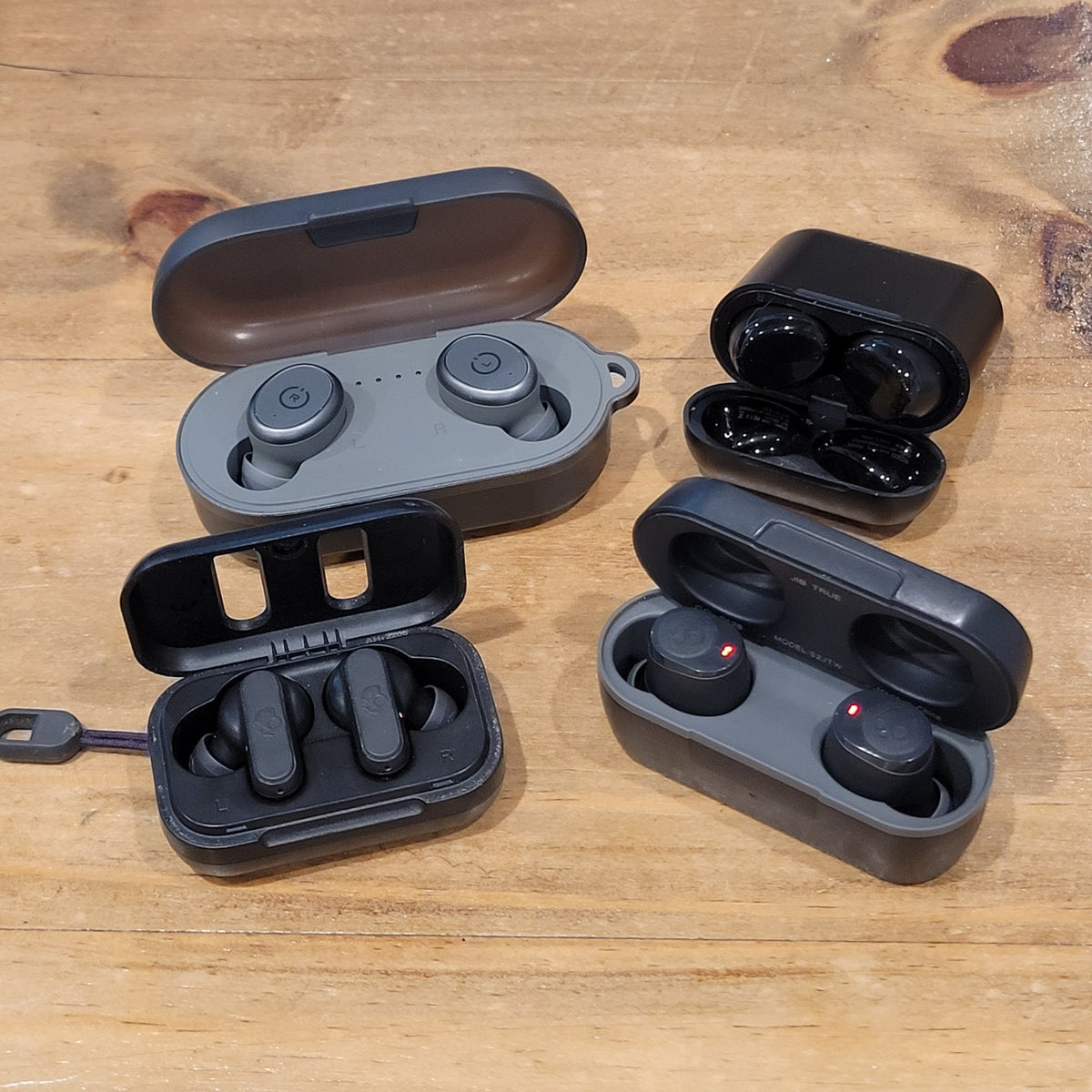 Lot of 4 Earbuds Skullcandy Jib Dime Tozo T10 T6 Bluetooth Wireless Tested