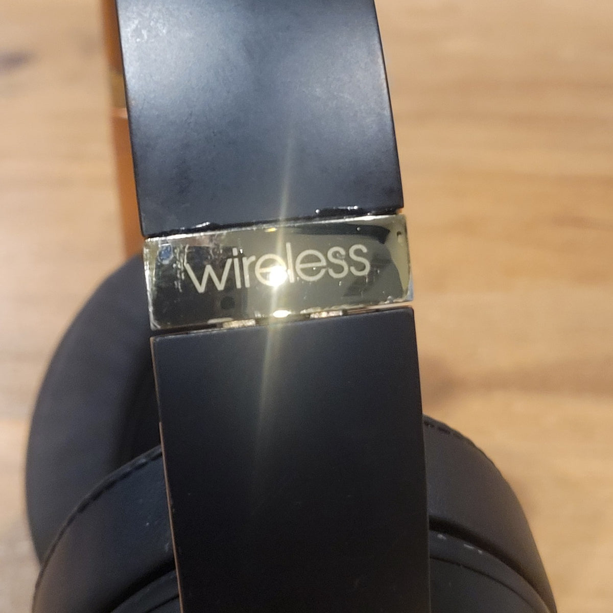 Beats Studio3 Wireless Over Ear Headphones Midnight Black Gold Skyline ANC Case