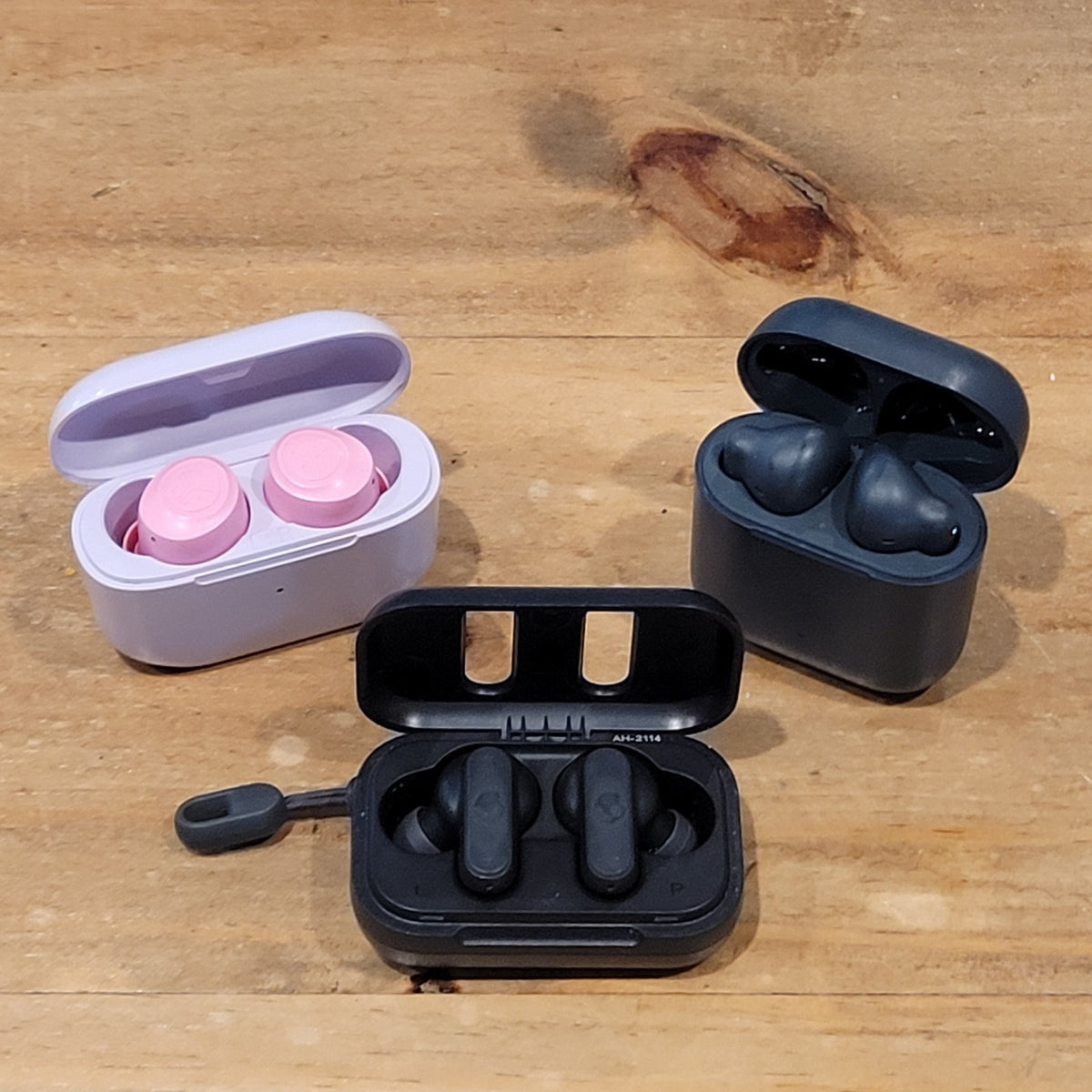 Lot Of 3 Earbuds Bluetooth Wireless Jlab Go Pop Skullcandy Dime Onn TWS