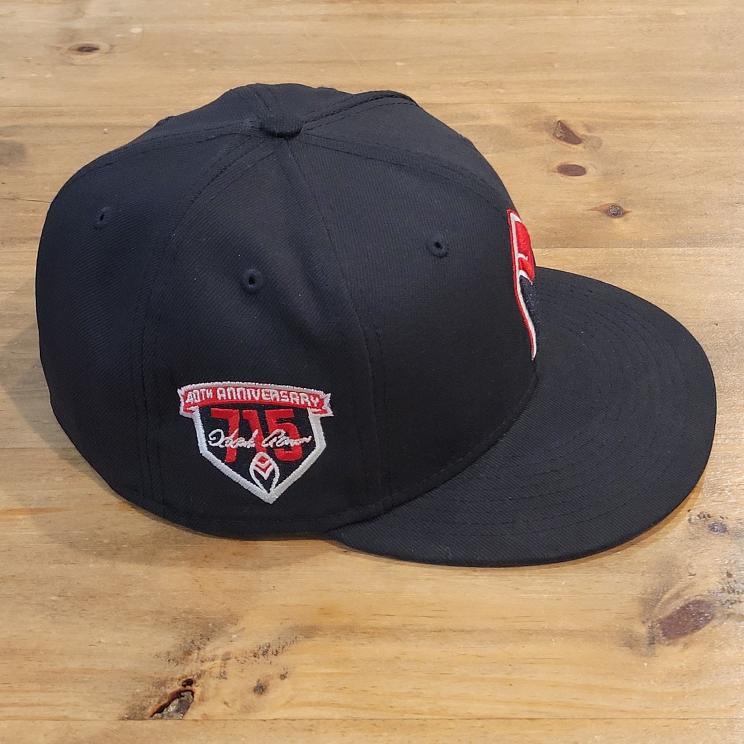 Atlanta Braves Hat New Era Size 7 1/2 Fitted Black Hank Aaron 40th Anniv 715
