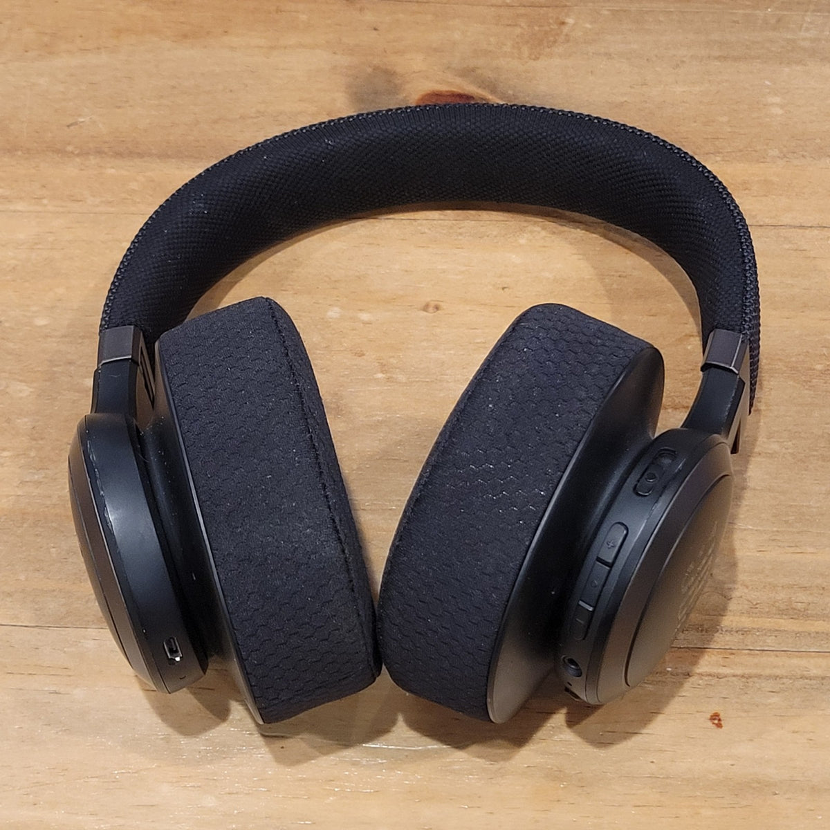 JBL Live 650BTNC Over-Ear Wireless Bluetooth Noise Cancelling Headphones - Black