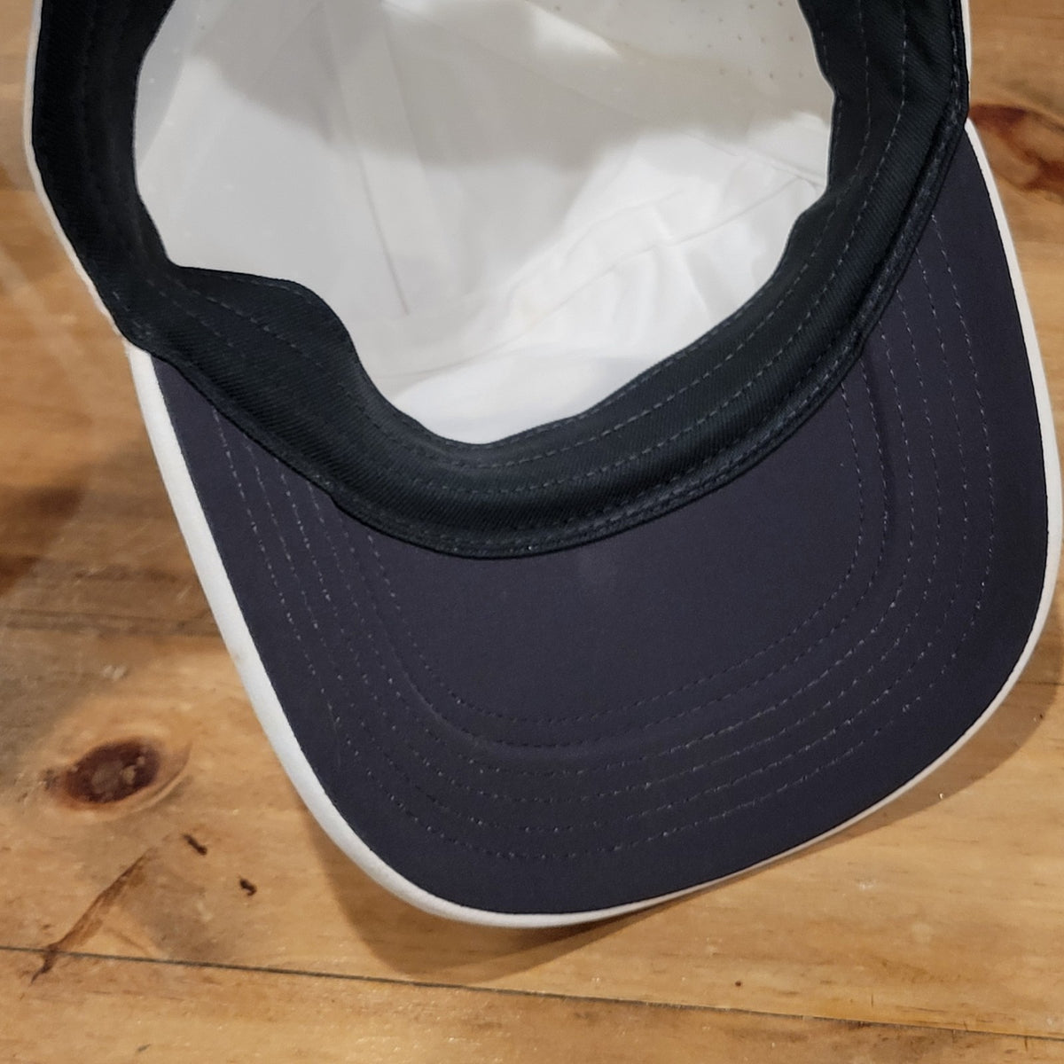 Nike Aero Bill Panel HAt Cap Strap Back White Black Swoosh Running Adjustable