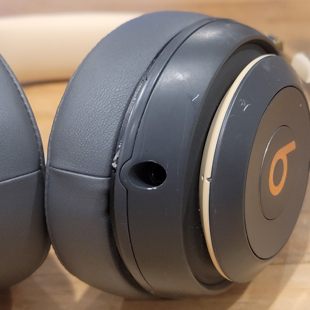 Beats Studio 3 Wireless Over Ear Headphones Shadow Gray Gold Skyline Studio3
