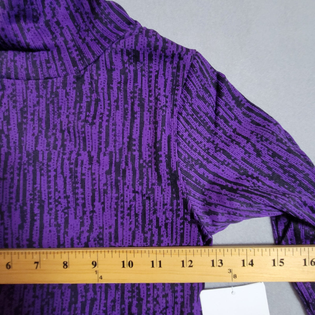 Athleta Flurry Elemental Turtleneck Top Base Layer Long Sleeve Purple Thumbholes