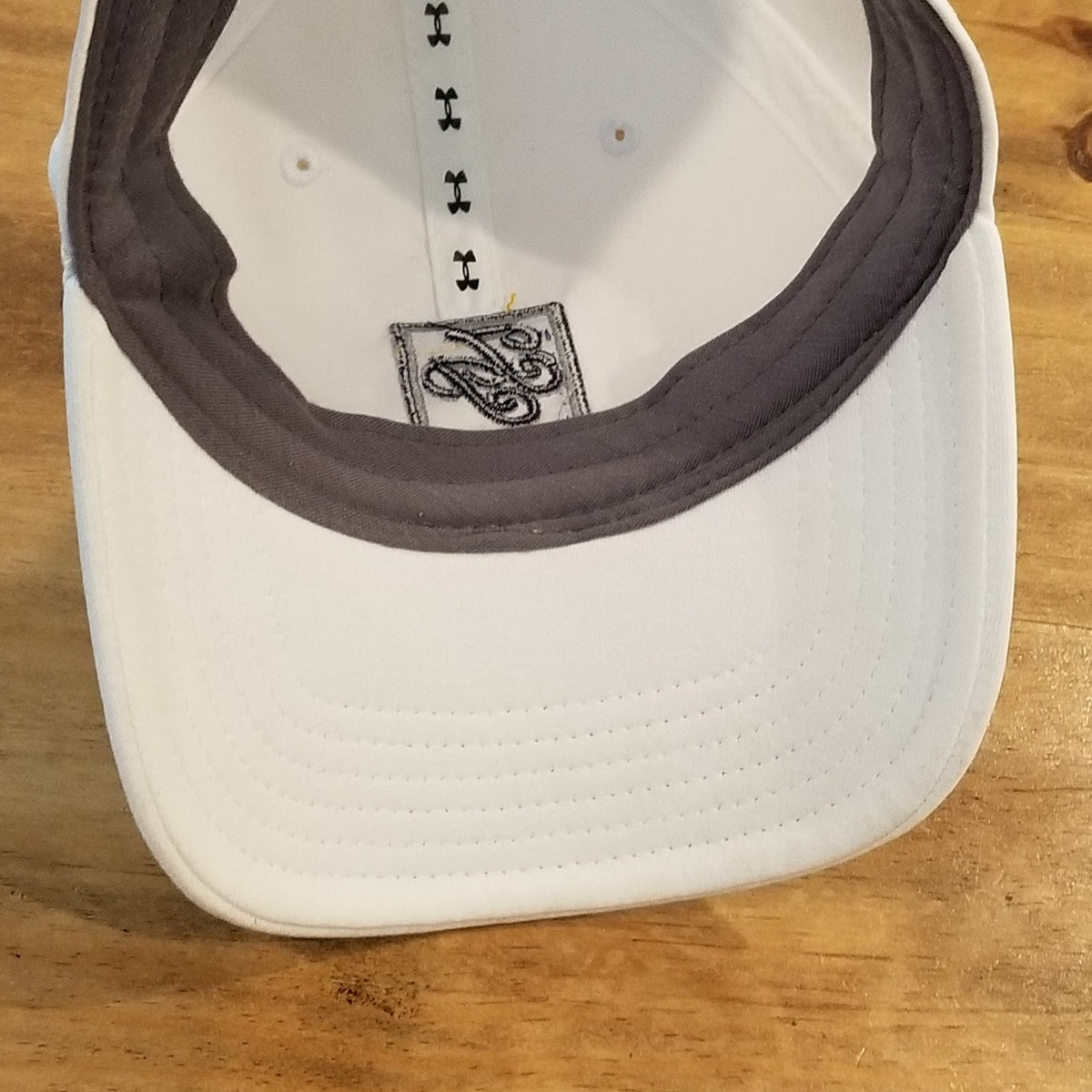 Under Armour Golf Hat Cap Strap Back White One Size Lightweight Est 1977